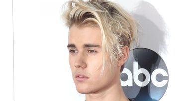 El poate fi sosia lui Justin Bieber:multi spun ca seamana incredibil de tare.Blondul superb care il eclipseaza pe artist