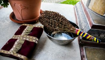 Ce este păcat să faci cu apa sfințită de Bobotează. Cea mai mare greșeală pe care o fac credincioșii, potrivit preoților