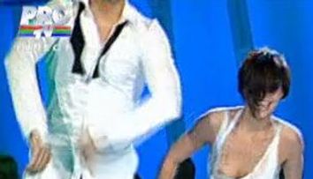 Andreea Popescu, ex-iubita lui Liviu Varciu, si-a aratat un san la “Dansez pentru tine” VIDEO si FOTO!