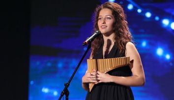 Cand numele tau este Dragoste, n-ai cum sa nu fii talentat! A cantat la nai o piesa indragita de milioane de oameni