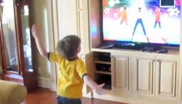 Fiul cel mare al lui Britney Spears se rupe in figuri de dans pe Youtube. VIDEO