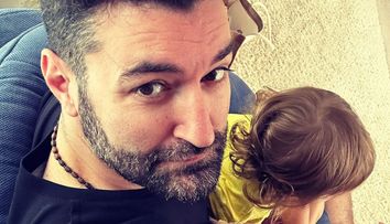 Smiley, ipostază emoționantă cu micuța Josephine: „Așa m-am trezit”. Artistul nu poate sta departe nici măcar o clipă de fiica lui