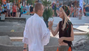 Scena mai ceva ca-n filme. Sore, palmuita din senin la 