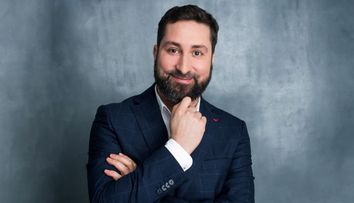 Copiii cu mâna întinsă, vinovații cu mâinile curate. Duminică, la România, te iubesc