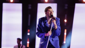 „Facem acest refren viral?”. Alex Maxim, finalist Vocea României 2023, lansează „N-ai știut”, piesa care arde, doare și vindecă