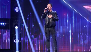 Românii au talent 2021: Ionuț Zăvăleanu i-a făcut pe jurați să danseze pe ritmurile piesei ”Bensonhurst Blues”