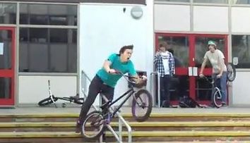 Ouch - Cele mai periculoase cazaturi de pe bicicleta! VIDEO