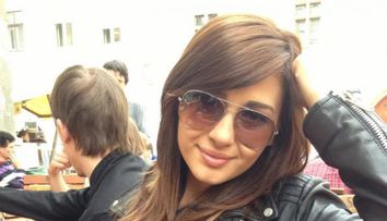 Alina Eremia, provocatoare la un eveniment monden. In ce top minuscul si decoltat si-a facut aparitia tanara cantareata
