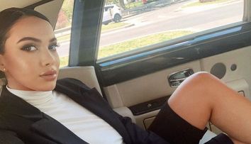 Betty Blue, sexy pe Instagram! S-a fotografiat cu un decolteu adânc și a atras toate privirile