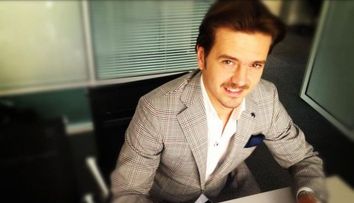 Mihai Petre organizeaza <span style=