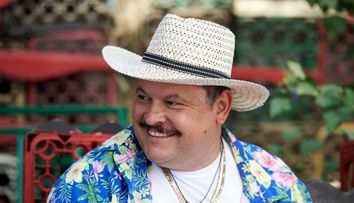 Mihai Bobonete și-a ales „Baba” din martie. Incredibil cât de sexy este