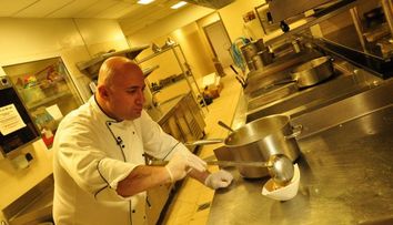 Catalin Scarlatescu ti-a pregatit o supa crema de peste! Invata de la el cum sa gatesti sanatos orice fel de mancare