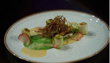 Andrei Klabacs, rețeta de la Masterchef: File de dorada cu piure de mazăre și sos de socată