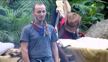 Mihai Traistariu a parasit junga din Africa. Vedeta a cantat 