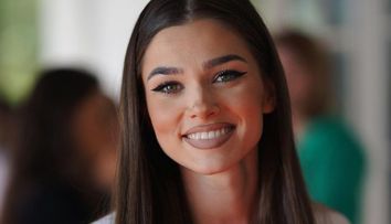 Theo Rose, vacanță alături de prieteni în Dubai. Ce imagini adorabile cu micuțul Sasha le-a făcut publice