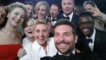 A reprodus fotografia realizata de Ellen DeGeneres la Oscar 2014. O tanara impresioneaza cu talentul sau uimitor
