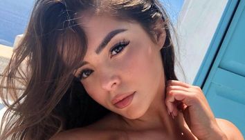 Demi Rose, apariție halucinantă într-o rochie transparentă. Modelul le-a arătat fanilor că nu poartă lenjerie intimă