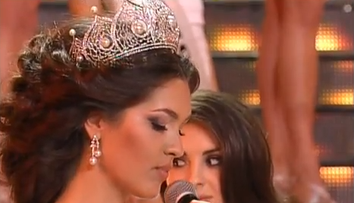E cea mai frumoasa femeie din Rusia. O tanara de 18 ani, care seamana izbitor cu Angelina Jolie, incoronata Miss Rusia 2013. FOTO