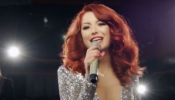 Elena Gheorghe isi expune corpul perfect intr-un costum de baie miniscul. Cum arata cantareata