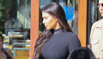 Forme neincapatoare pentru un costum mult prea mic. Kim Kardashian, aparitie publica la 13 saptamani de la nastere