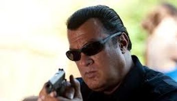 Steven Seagal, asa cum nu l-ai vazut niciodata in filme. Clipul care i-ar putea strica imaginea de dur