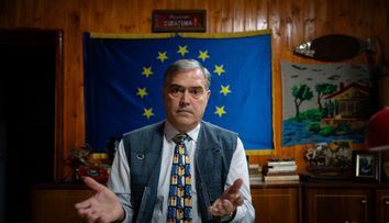 Primarul Vasile, discurs emoționant despre sistemul educațional: ”Știți de ce e bine să terminați o școală? Ca să nu fiți proști! Se va face diferența între voi cu ce aveți în cap, și e păcat să n-aveți nimic!”