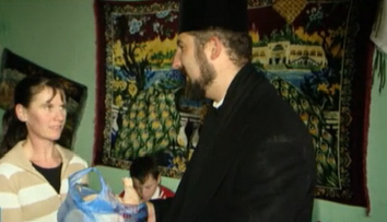 Un preot din Botosani si-a propus sa hraneasca toti sarmanii din sat. 
