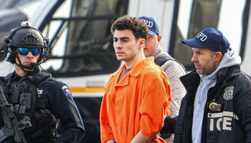 Un bărbat s-a dat drept agent FBI și a încercat să-l scoată pe Luigi Mangione din închisoare. Cum s-a încheiat planul nebunesc și ce au găsit polițiștii în geanta lui