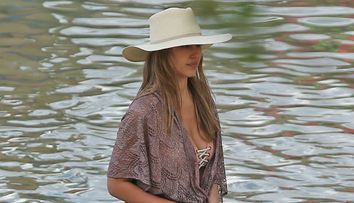 Silueta impecabila pe care o ascunde Jessica Alba sub haine. Cum arata in bikini, dupa doua nasteri