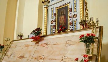 Ce arată noile cercetări ADN ale Giulgiului din Torino, considerat de creștini ca fiind pânza în care a fost învelit trupul Mântuitorului
