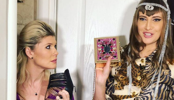 VIDEO Iulia Albu îi face Dianei Matei presing la dressing