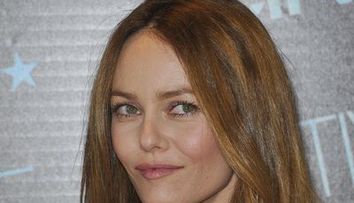 Vanessa Paradis are o noua relatie. Uite <span style=