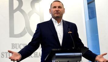 Viorel Cataramă, ironic pe Facebook: „Două polițiste frumoase mă controlează de două ori pe zi”