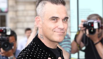 Robbie Williams, dezvăluiri: ”Când eram mic, obișnuiam să comunic cu fantomele”