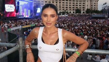 Adelina Pestrițu, ținta criticilor în online după ce a publicat o fotografie alături de Jennifer Lopez: „E fake... ai făcut poza asta în AI ca să pari...”