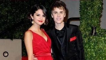Selena Gomez si Justin Bieber - asortati in noaptea Oscarurilor in tinute Dolce&Gabbana - FOTO