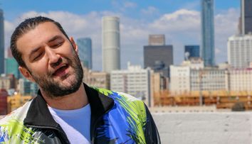 Smiley a lansat prima lui piesă despre nimic, iar în videoclip are un invitat surpriză