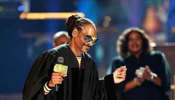 Snoop Dog și Patrick Stewart investesc o avere în producția de medicamente pe bază de canabis