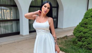 Cum arată Daniela Crudu, însărcinată în cinci luni, la nici un an de când a născut prima oară: „Chiar nu mi se vede burtica”. Primul copil a venit pe lume prematur