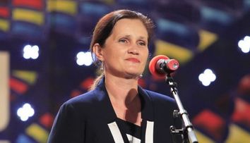 Cine este asistenta medicala care le-a facut tuturor 