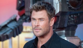 Chris Hemsworth, dezvăluiri din dormitor! Ce face când e alături de soția lui de origine română, Elsa. Fanele vor plânge!