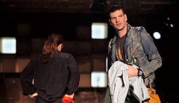 Vă place Tudor Chirilă la televizor? Descoperiți-l și la teatru!