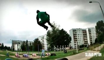 SUPER VIDEO! Cele mai tari sarituri si rostogoliri din lume!
