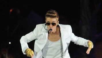Huiduieli la ultimul concert Justin Bieber. Cantaretul si-a facut aparitia pe scena cu doua ore intarziere