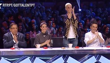 Are 12 ani si a cucerit juratii pe loc. Instrumentul neasteptat la care a cantat fetita