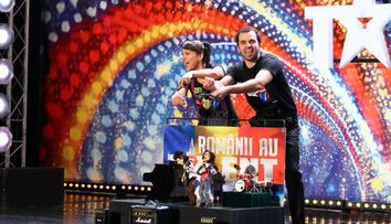 The Rolling Strings, maestrii papusari care au facut spectacol la 