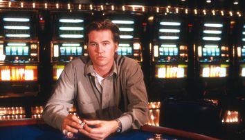 Ultimii ani din viața lui Val Kilmer: cancerul l-a lăsat fără voce și a fost nevoit să comunice cu un dispozitiv special
