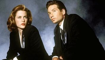 A fost agent Scully în X Files și se prgateste să fie Margaret Tatcher în The Crown. Cum arată Gillian Anderson la 50 de ani