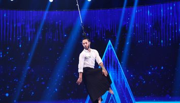 Românii au talent 2020: Mauricio Cugat-Desole, artistul care a dansat în aer, susținut de propriul păr