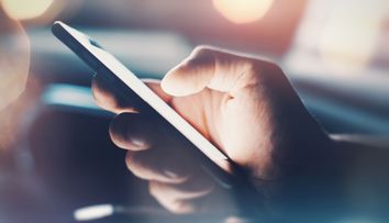 Asa arata telefonul tau daca ai 8 milioane de fani. Vezi clipul care a facut impresie pe retelele de socializare